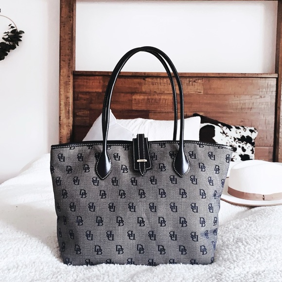 Dooney & Bourke Bags Dooney Bourke Signature Classic Shoulder Bag